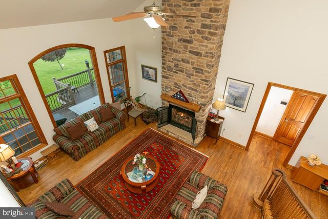 94 FALCON RIDGE DR, Charles Town, WV 25414