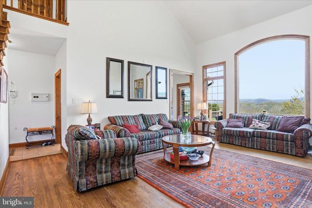 94 FALCON RIDGE DR, Charles Town, WV 25414