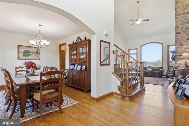 94 FALCON RIDGE DR, Charles Town, WV 25414