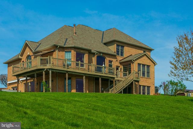 94 FALCON RIDGE DR, Charles Town, WV 25414