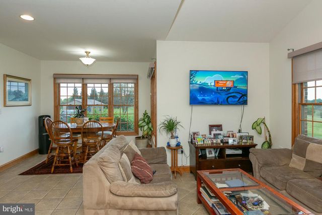 94 FALCON RIDGE DR, Charles Town, WV 25414