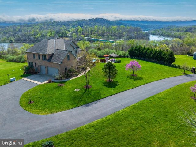 94 FALCON RIDGE DR, Charles Town, WV 25414