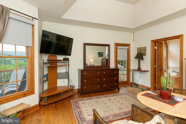 94 FALCON RIDGE DR, Charles Town, WV 25414