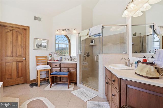 94 FALCON RIDGE DR, Charles Town, WV 25414
