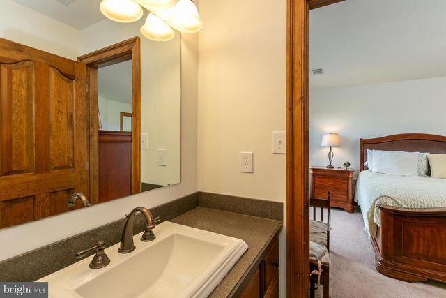94 FALCON RIDGE DR, Charles Town, WV 25414