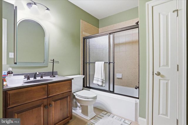 94 FALCON RIDGE DR, Charles Town, WV 25414