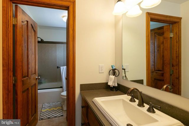 94 FALCON RIDGE DR, Charles Town, WV 25414