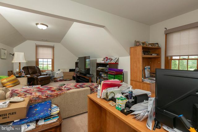 94 FALCON RIDGE DR, Charles Town, WV 25414