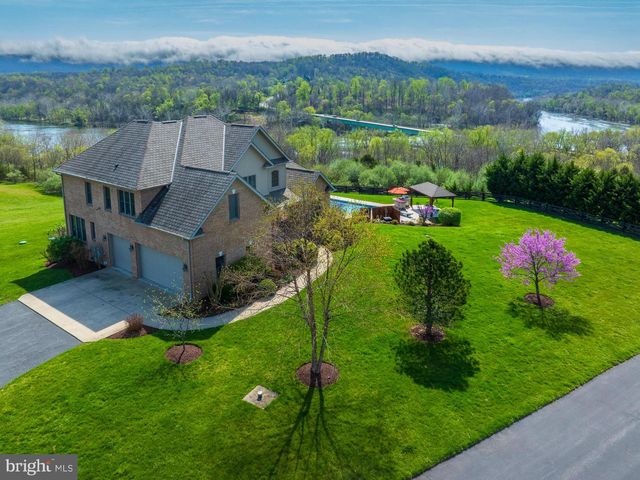 94 FALCON RIDGE DR, Charles Town, WV 25414