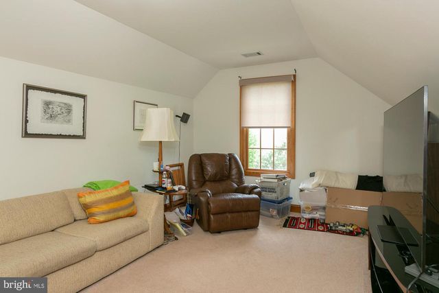 94 FALCON RIDGE DR, Charles Town, WV 25414