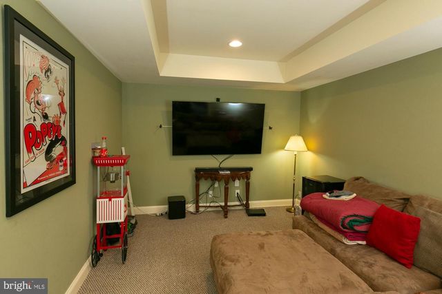 94 FALCON RIDGE DR, Charles Town, WV 25414
