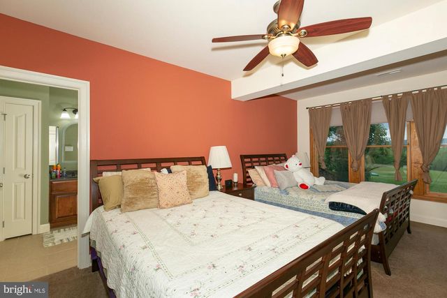 94 FALCON RIDGE DR, Charles Town, WV 25414