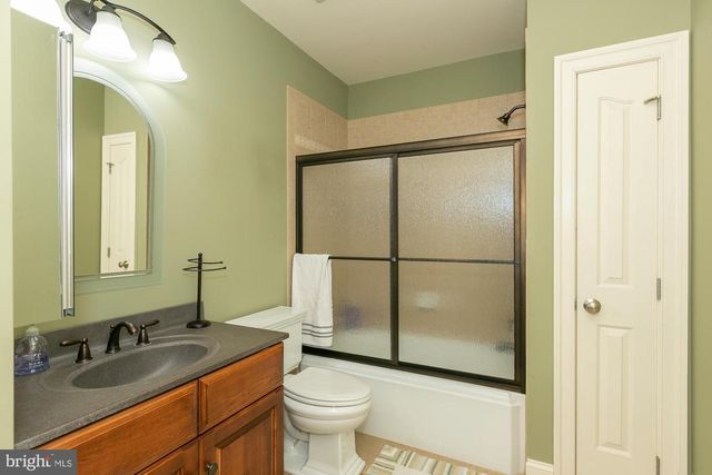 94 FALCON RIDGE DR, Charles Town, WV 25414