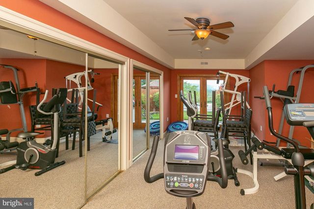 94 FALCON RIDGE DR, Charles Town, WV 25414