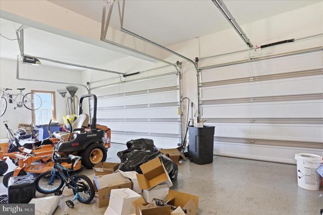 94 FALCON RIDGE DR, Charles Town, WV 25414