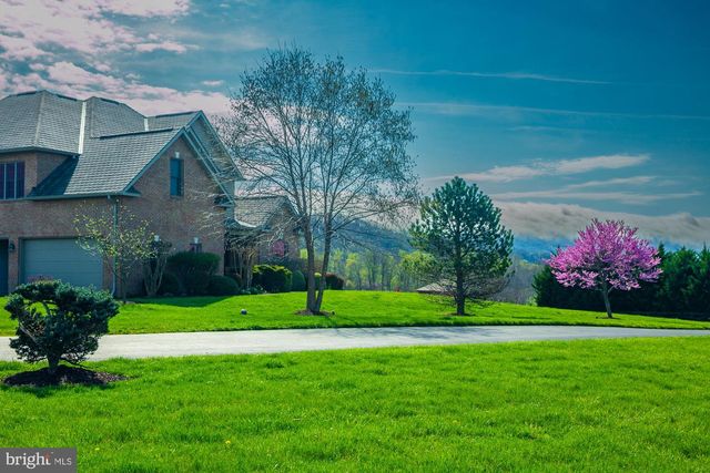 94 FALCON RIDGE DR, Charles Town, WV 25414
