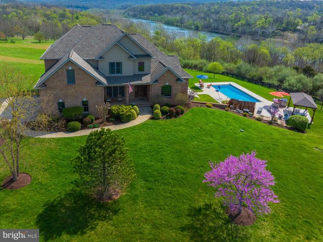 94 FALCON RIDGE DR, Charles Town, WV 25414
