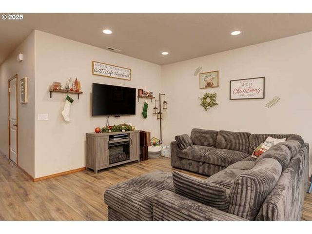 433 Sw PEMBERLY Loop, Mc Minnville, OR 97128