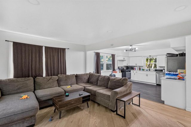 5222 W Hemlock ROAD, Milwaukee, WI 53223