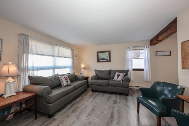 8 Nashua Street, Seabrook, NH 03874