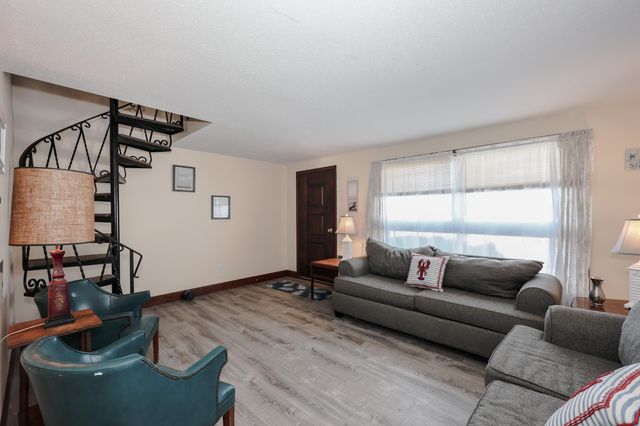 8 Nashua Street, Seabrook, NH 03874