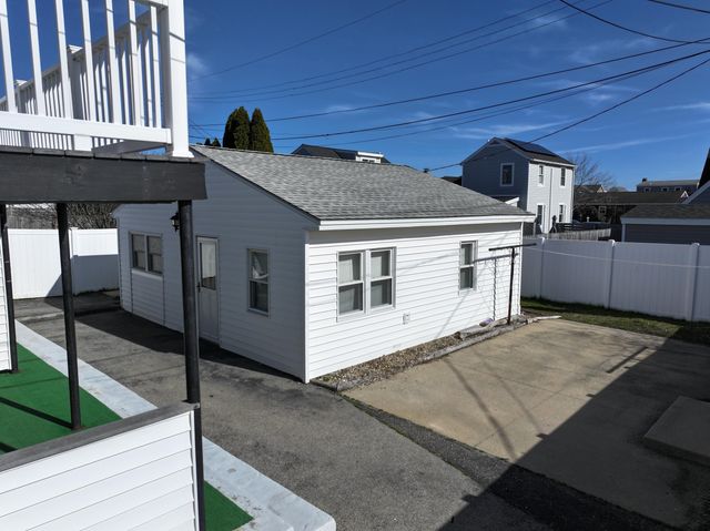 8 Nashua Street, Seabrook, NH 03874