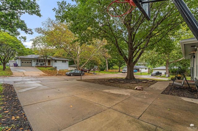 3213 Highland Circle, Manhattan, KS 66503