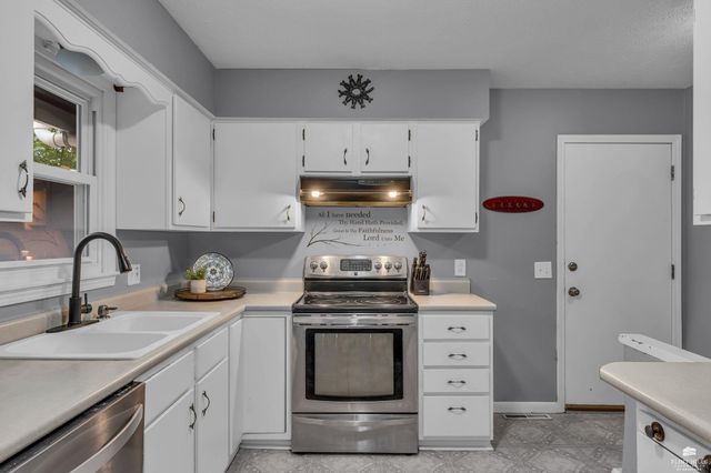 3213 Highland Circle, Manhattan, KS 66503