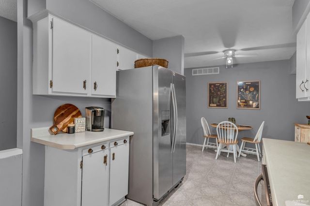3213 Highland Circle, Manhattan, KS 66503