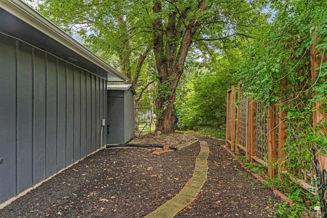 3213 Highland Circle, Manhattan, KS 66503