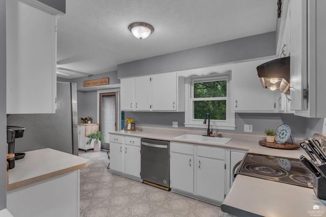 3213 Highland Circle, Manhattan, KS 66503