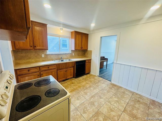 21410 Panama Street, Warren, MI 48091