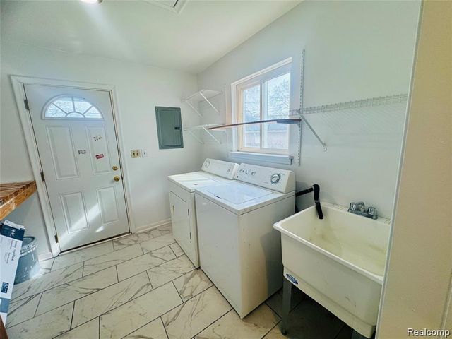 21410 Panama Street, Warren, MI 48091