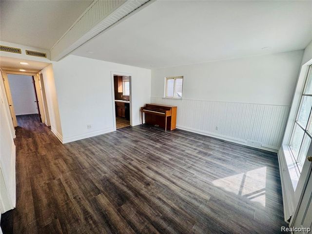 21410 Panama Street, Warren, MI 48091