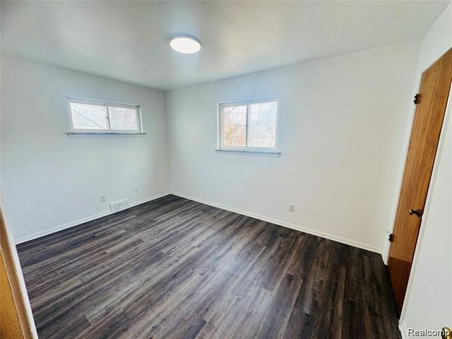 21410 Panama Street, Warren, MI 48091