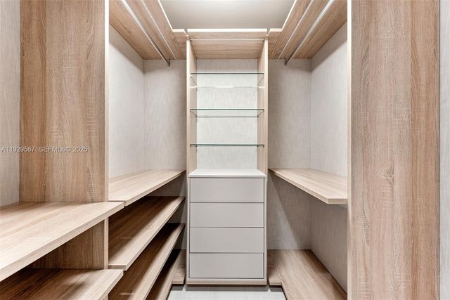 1000 Brickell Plz 4005, Miami, FL 33131