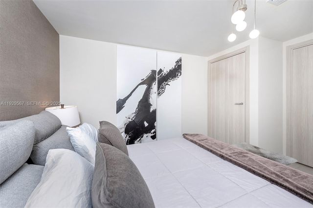 1000 Brickell Plz 4005, Miami, FL 33131