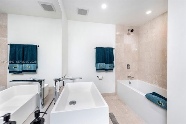 1000 Brickell Plz 4005, Miami, FL 33131