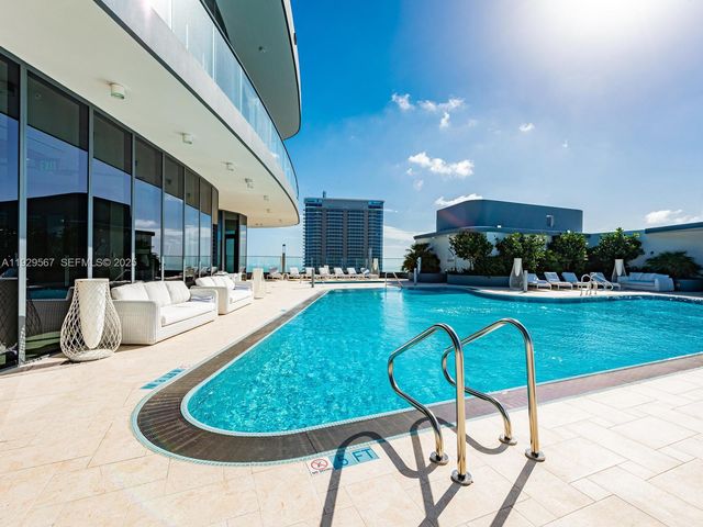1000 Brickell Plz 4005, Miami, FL 33131
