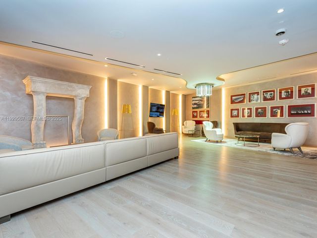 1000 Brickell Plz 4005, Miami, FL 33131