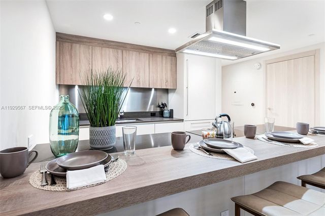 1000 Brickell Plz 4005, Miami, FL 33131