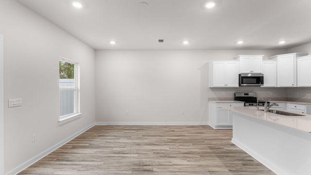 33 S Main Deck Drive, Freeport, FL 32439