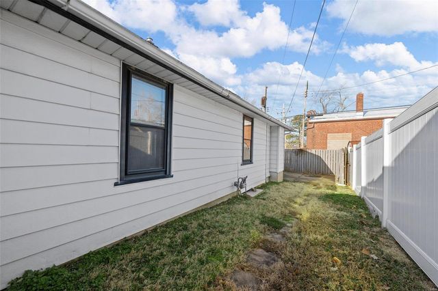 4511 Jamieson Ave, St Louis, MO 63109
