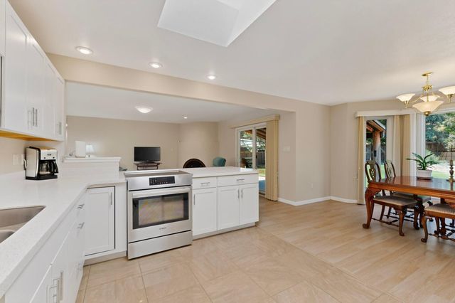 10009 Trevino Loop NW, Albuquerque, NM 87114