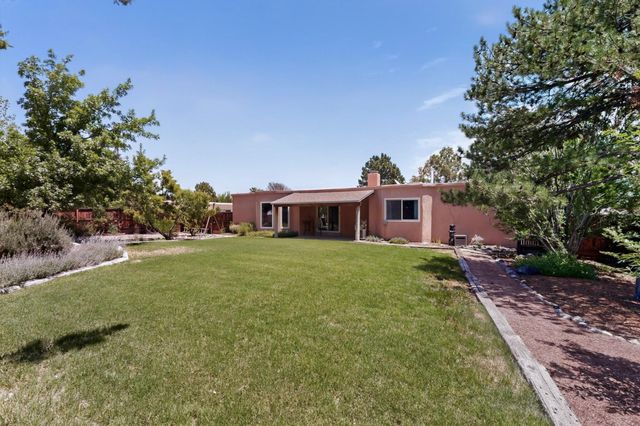 10009 Trevino Loop NW, Albuquerque, NM 87114