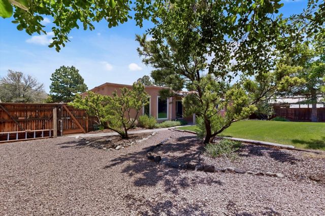 10009 Trevino Loop NW, Albuquerque, NM 87114