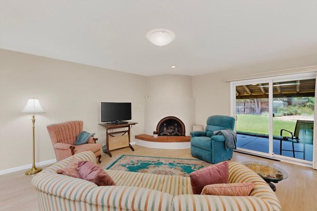 10009 Trevino Loop NW, Albuquerque, NM 87114