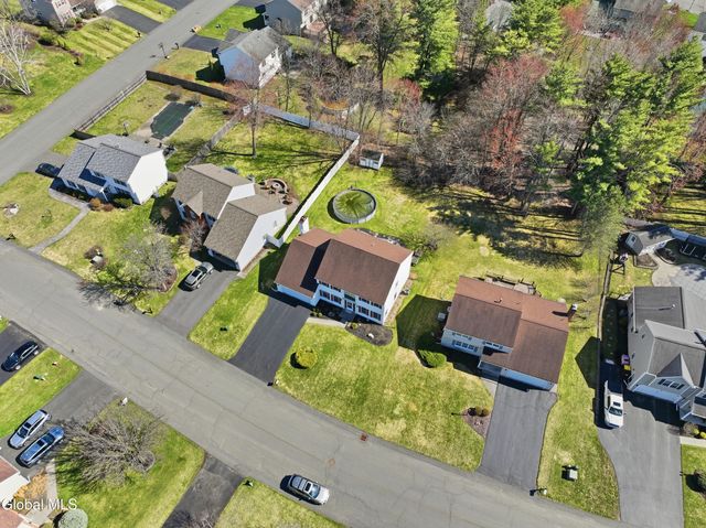 24 Squire Road, Colonie, NY 12304
