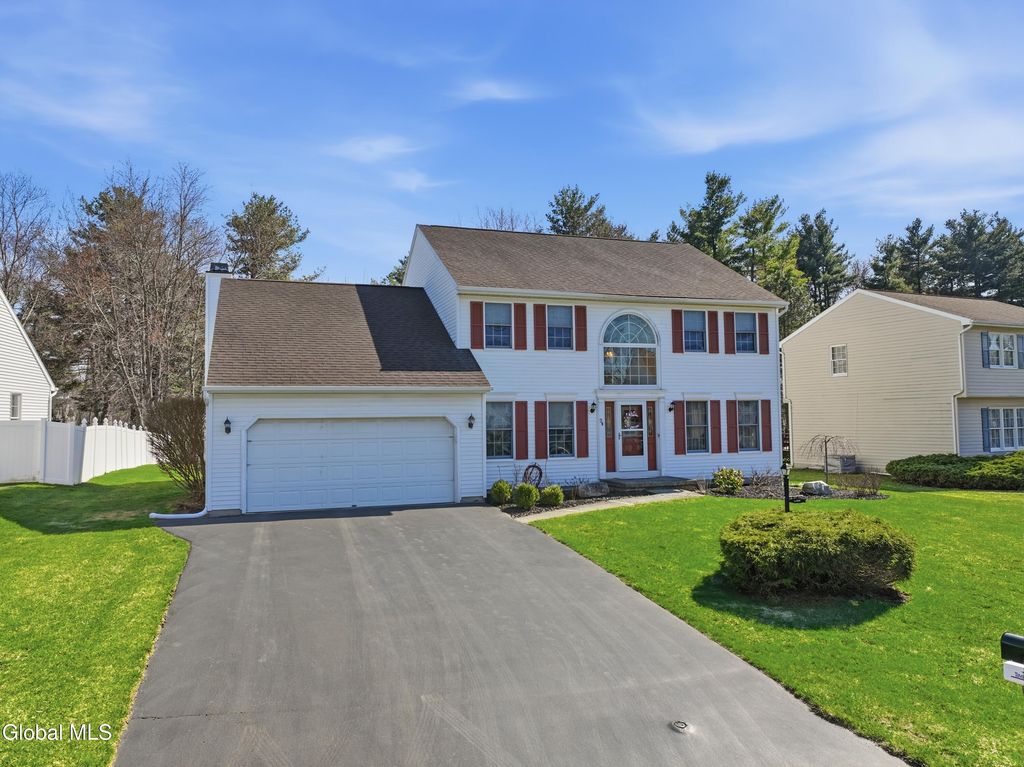 24 Squire Road, Colonie, NY 12304