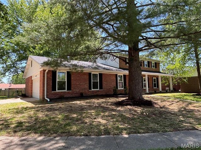 3938 Hirondelle Lane, Florissant, MO 63034